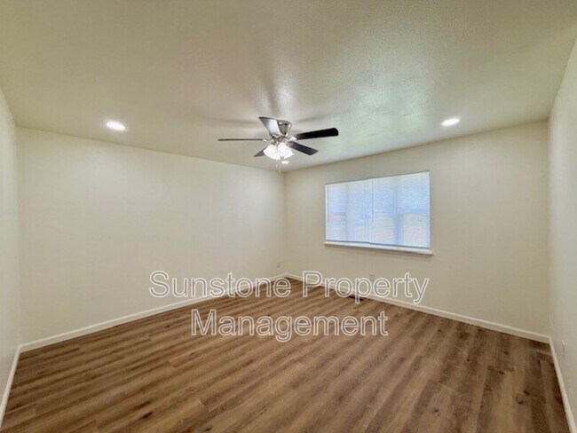 Photo - 305 N Dogwood St Casa