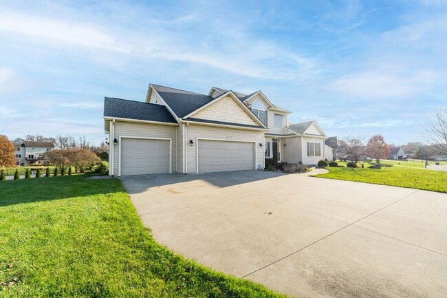 10715 Riedell Dr, Kalamazoo, MI 49009