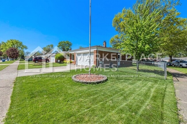Photo - 25161 Patricia Ave