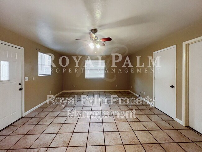 Photo - 27917 Washington St