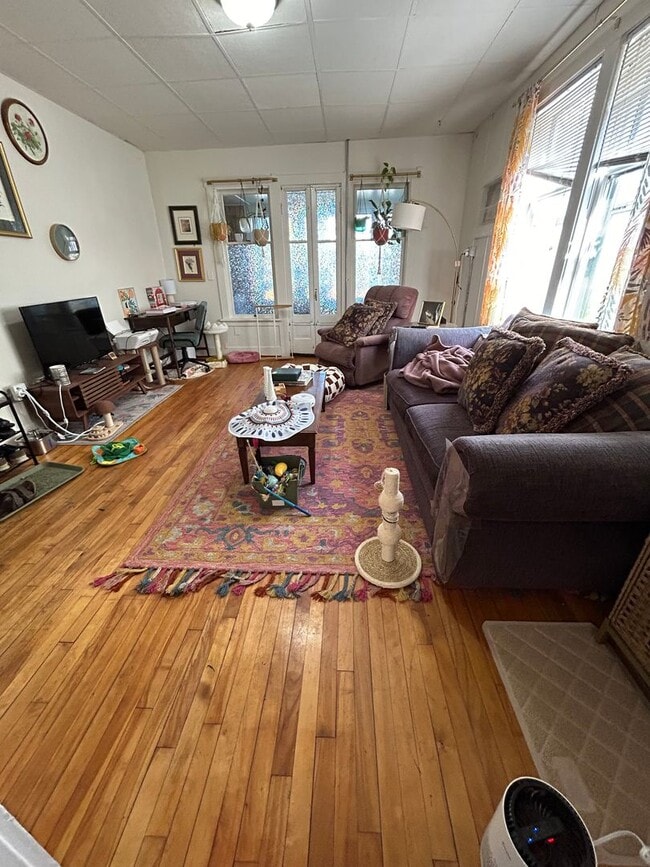 Building Photo - 1 Bedroom 1 Bathroom Apartment Unit Apt 102