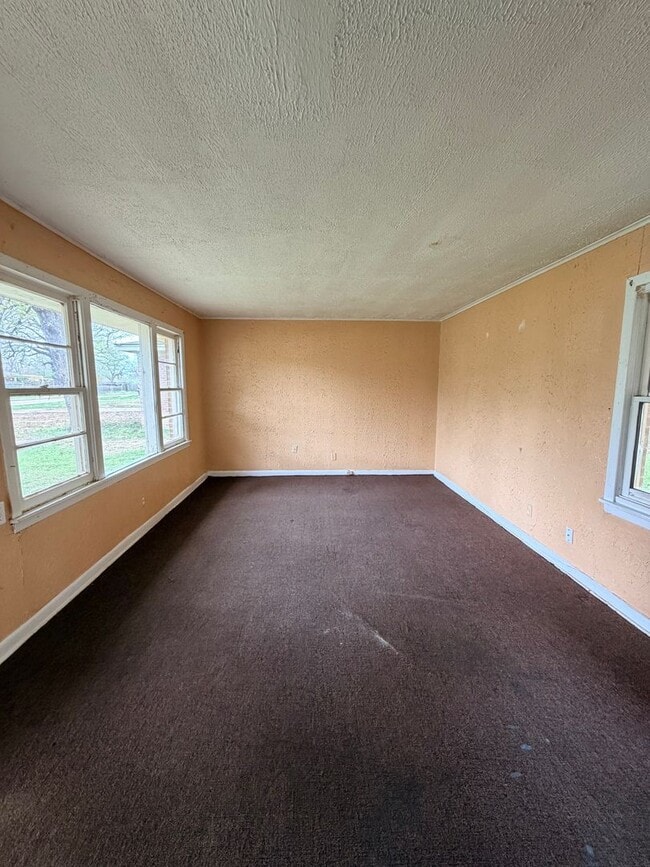 Photo - Spacious 3 Bedroom Home