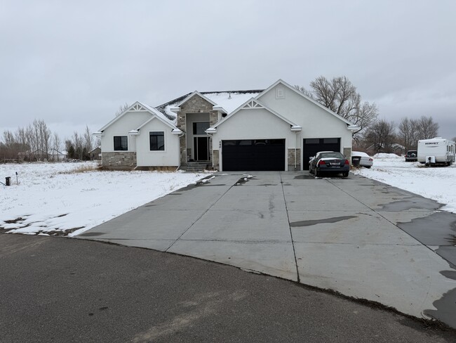 Building Photo - 240 N 4239 E