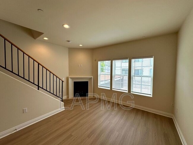 Building Photo - 12217 Moorpark St