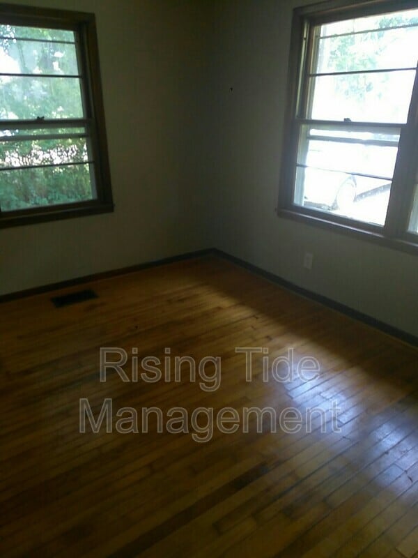 Photo - 136 Grandview Dr