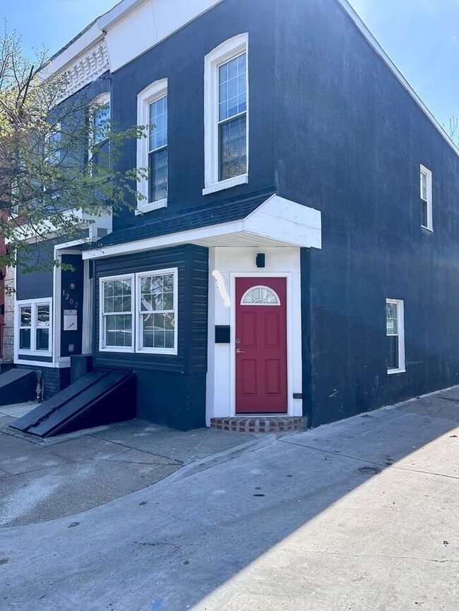 Building Photo - 2 Bedroom PLUS DEN