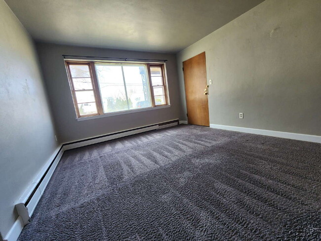 Photo - Ground Level Apartment in Neenah!
Heat & Water Included Unit 1