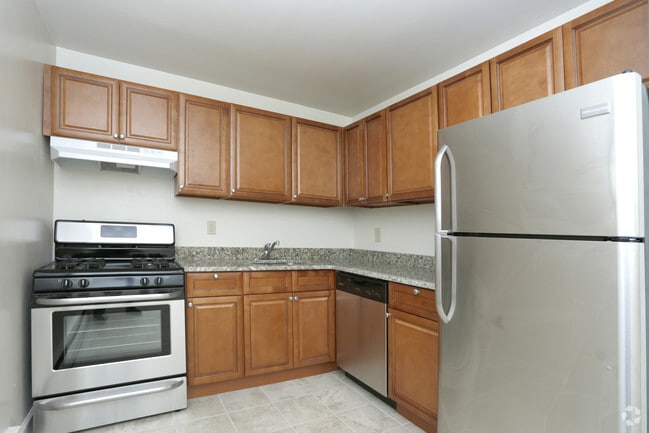 One Bedroom Newly Renovated - Kitchen