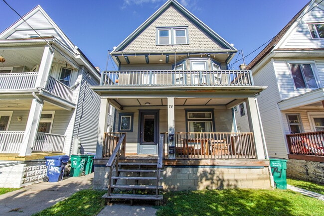 Building Photo - 74 Woodside Ave Unit 1