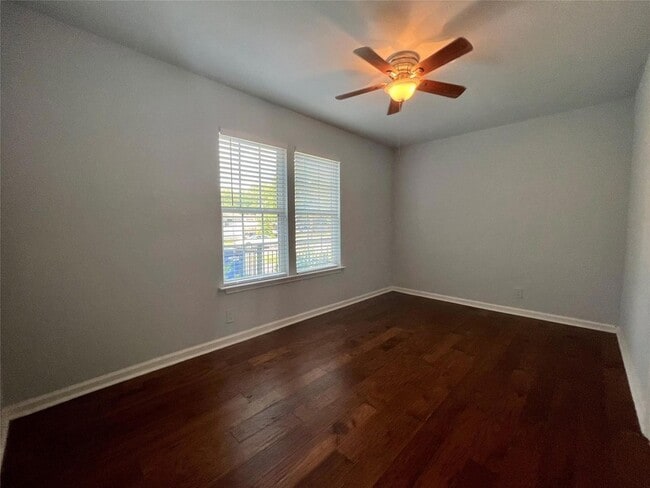 609 W Odell St