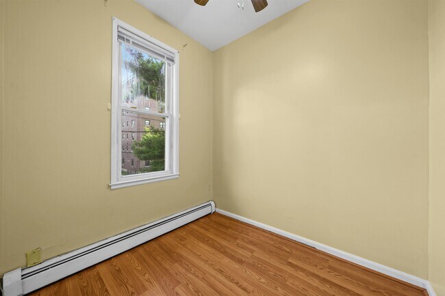 Photo - 143 W 3rd St Unit 2