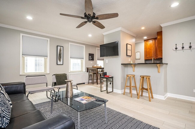 Photo - 300 W Peachtree St NW Unit ID1299392P