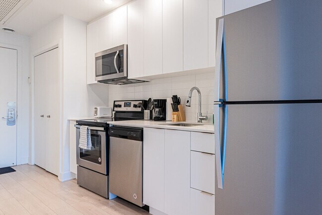 Photo - 100 Boul. de Maisonneuve E Unit SI ID1261808P