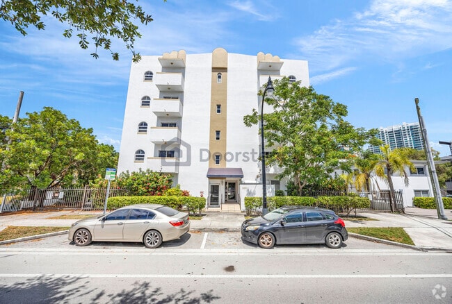 Building Photo - 3051 SW 27th Ave Unit 205 Rental