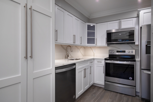 White Shaker Style Wood Cabinets - Fairfield Manor At Rocky Point Apartments