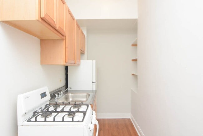 4752 N Paulina Unit 701