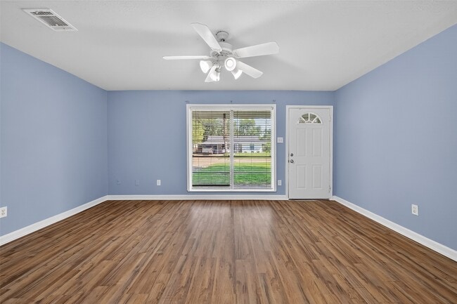 Building Photo - 5534 Thrush Dr Rental