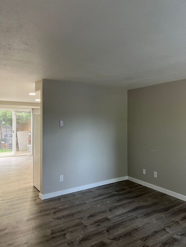 Photo - Updated 2BD/1BA Townhome- Move-In Ready Just in Time for Summer!