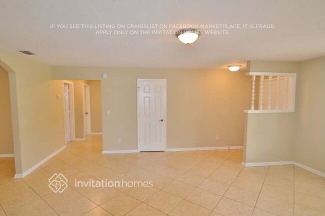 Photo - 885 Rayston St