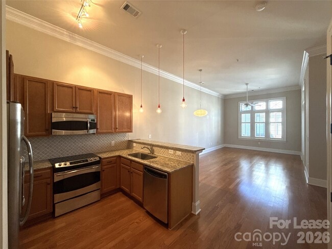 Photo - 2810 Selwyn Ave Unit 425