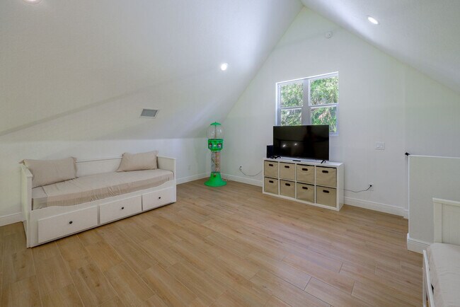 1026 Lake June Rd Unit SI FL1-ID1608052P