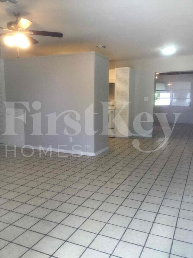 Photo - 609 Snowden Dr