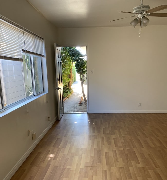 Photo - 4970 1/2 S Centinela Ave Unidad Back