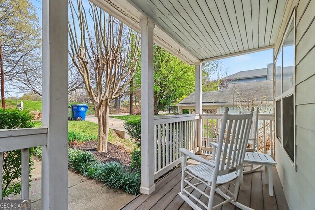 Photo - 179 Little St SE