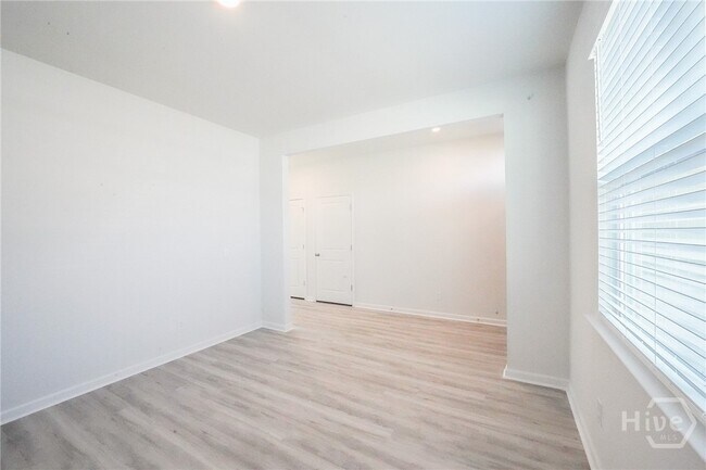 Building Photo - 102 Windrush Pnes Rental
