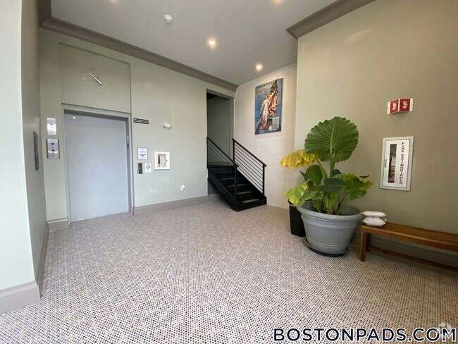 Building Photo - 1258 Massachusetts Ave Unit 304 Rental