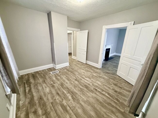 Photo - 511 S Broadway St Unidad B