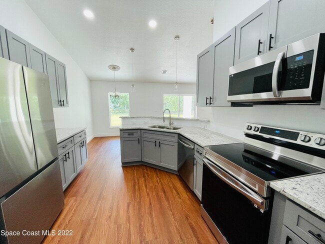 Photo - 1642 Javier St