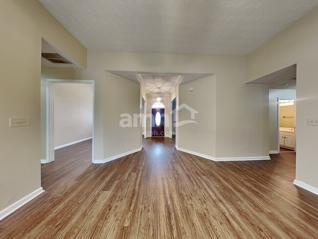 Photo - 223 Vernon Walk