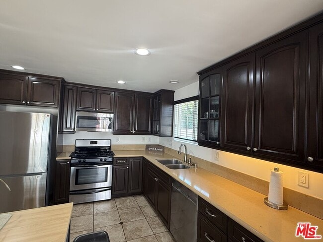 8701 Kittyhawk Ave