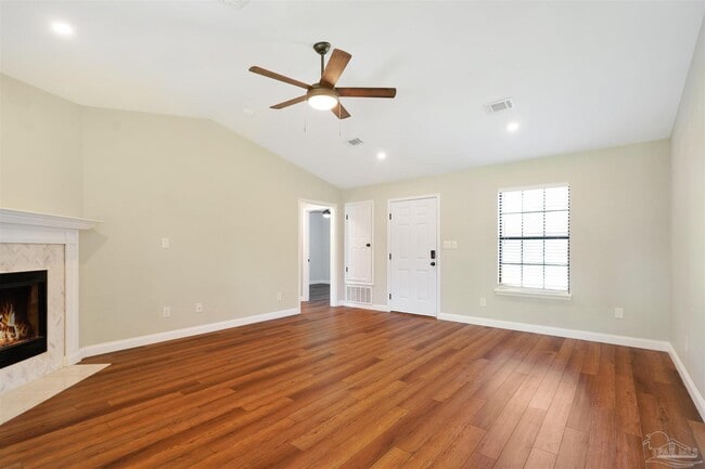 Photo - 323 Twisted Oak Dr