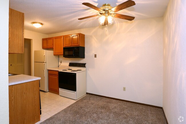 1BR, 1BA - 725SF -Dining Room