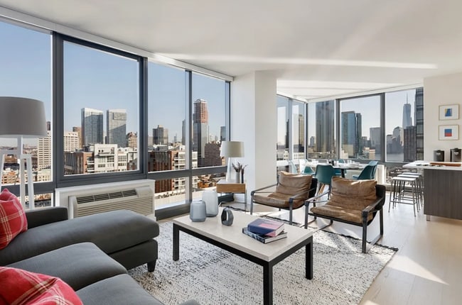 Photo - 443 W 43rd St