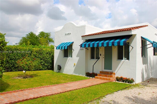 Photo - 2253 SW 10th St