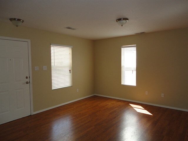 Photo - 4107 Logan Rd NW