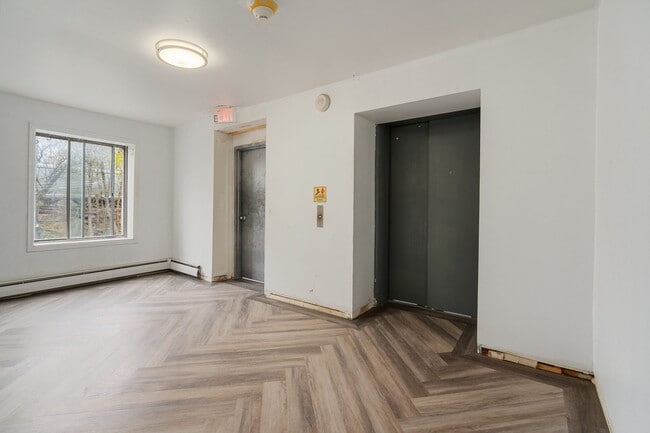 Photo - Railroad Manor - Nearly Renovated - Studio...