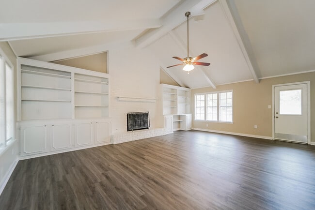 Photo - 209 Spanish Oak Dr