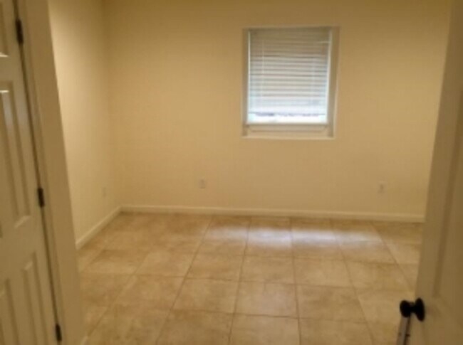 323-325 College Street, Unit 1