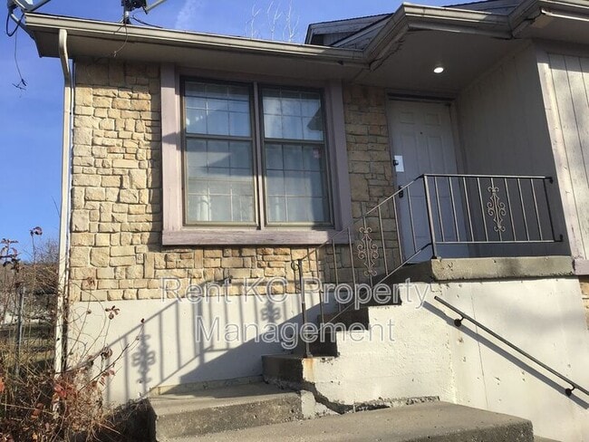 Photo - 7013 Orchard St