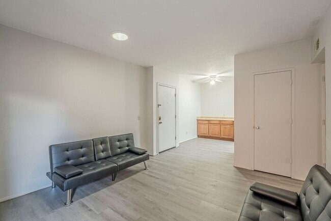Photo - Bright 3-Bedroom Condo with Community Perks in Central Tucson