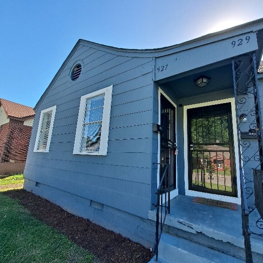 Photo - Welcome to 927 Maple Dr in Memphis, TN!