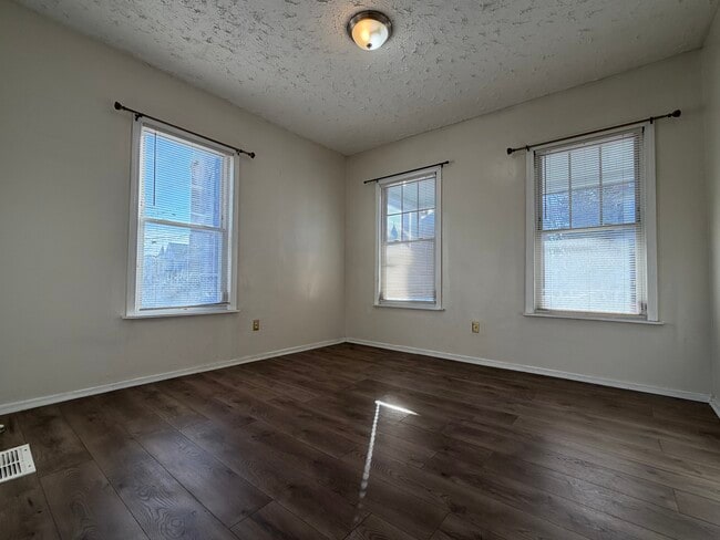 Photo - 470 Noble Ave Unit 468 First Floor