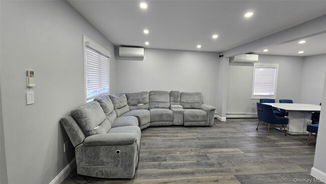 Photo - 80-06 209th St