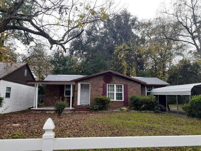Photo - 609 Quarterman St House