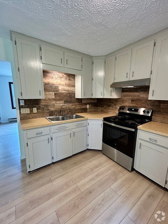 Building Photo - 230 Lindale Ave Rental