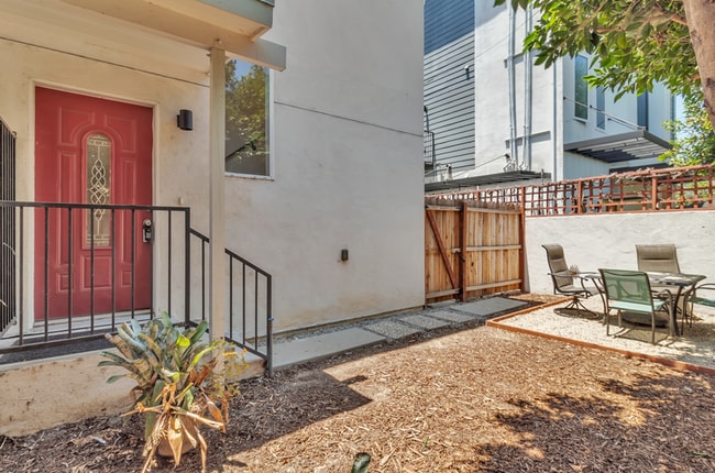Photo - 1846 S Curson Ave Unidad 1846